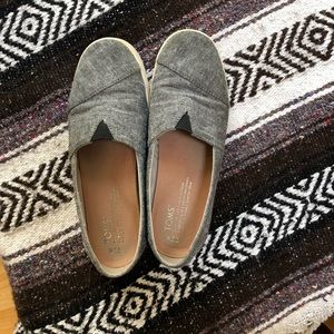 Toms Avalon black chambray slip-ons size 7.5